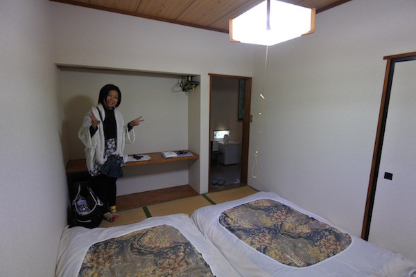 一泊二人で6000円。私たちには充分贅沢。