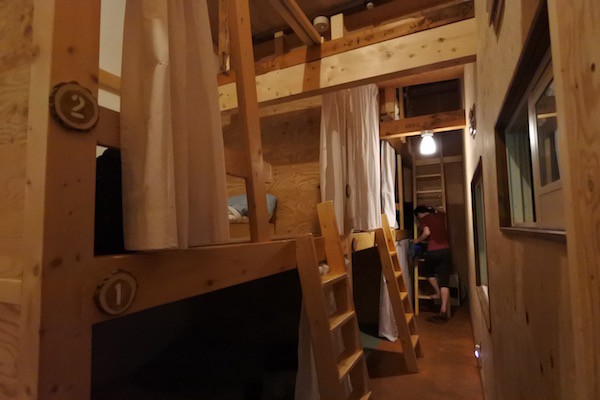 ベッドルームも山小屋風