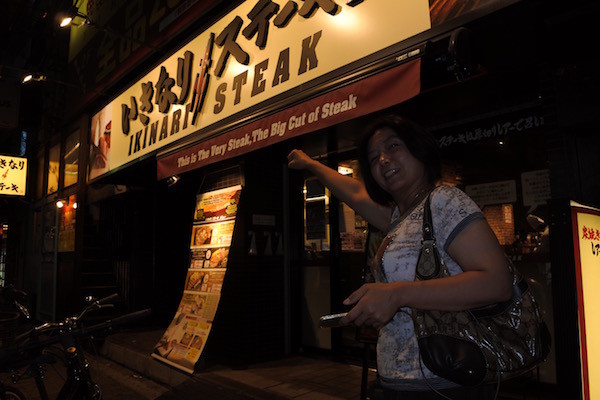 カクテルを楽しんだ後にいきなりステーキへ