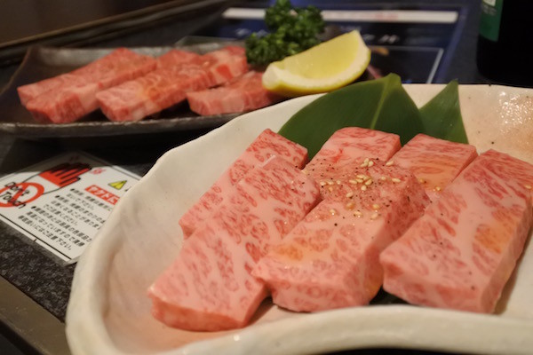 あばしり和牛特上カルビと黒毛和牛特上カルビ
