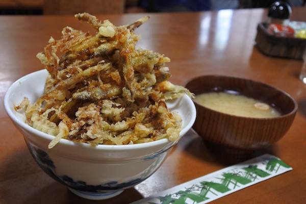 わかさぎ天丼もとてもおいしい