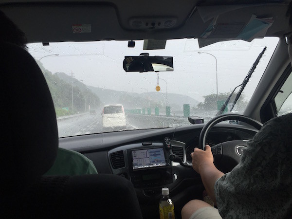 大雨に遭遇して焦るが