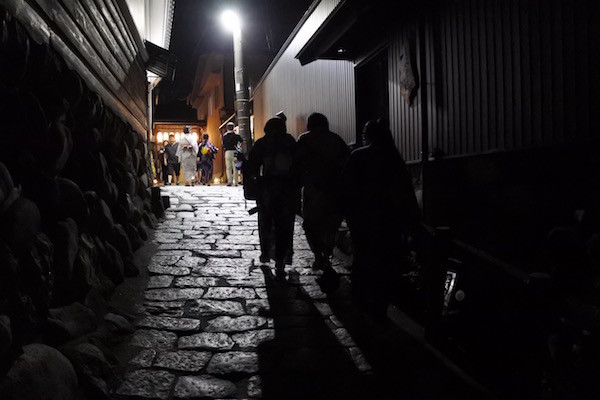 意外にも想像以上に歩きにくい石畳も楽しみに変えていく