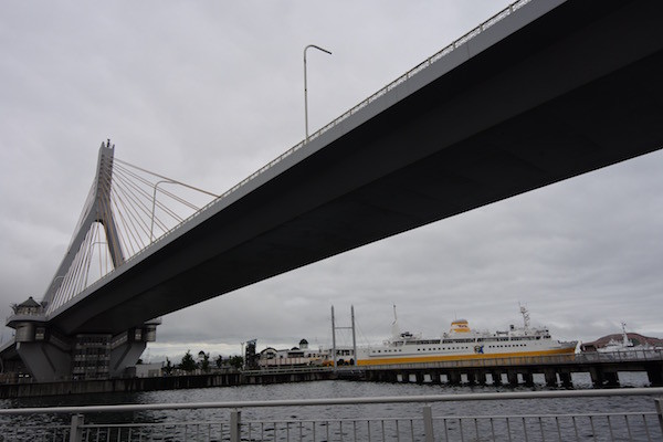 八甲田丸を眺めて 八甲田丸を眺めて