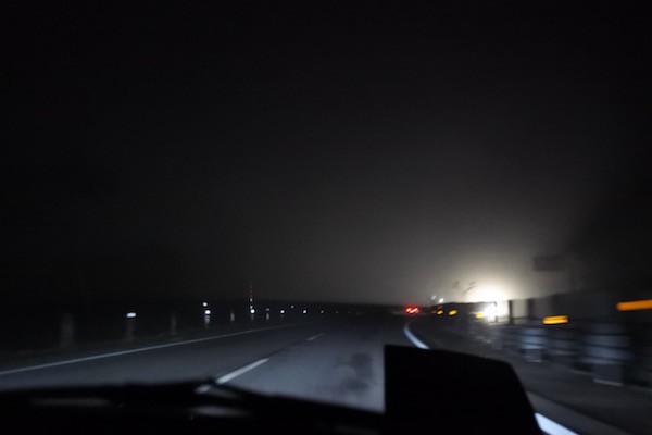 霧の東北自動車道を走って