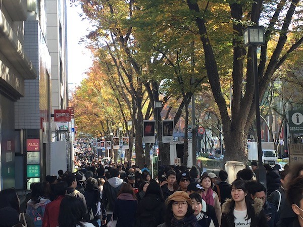 表参道の人の多さに驚き