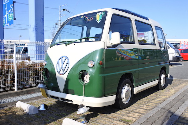 ランプを外したミニバスの姿が情けなくてかわいそう