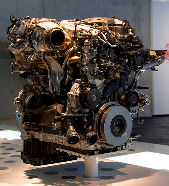 メルセデス・ベンツ E220d 4気筒ディーゼル・エンジン「OM 654」
