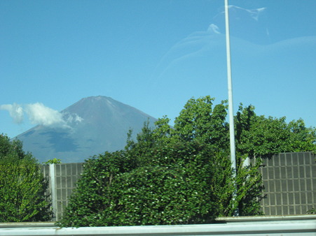 東名から富士山をのぞむ