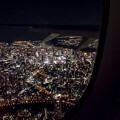 大阪の夜景を機窓から