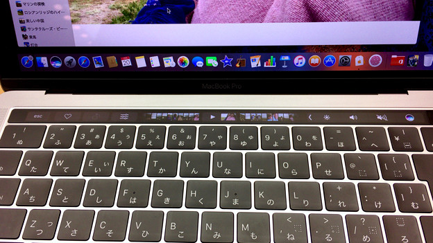 新MacBook Pro 13インチ Touch Bar搭載モデル - 3：Touch Bar（写真アプリ）