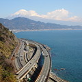 富士と駿河湾と東海道本線