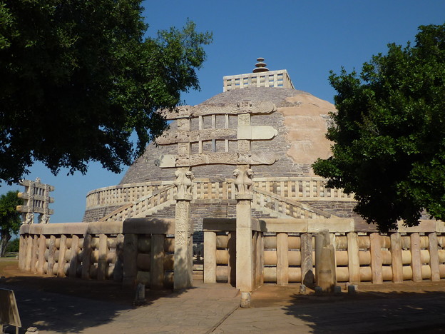 サーンチー第１塔と南塔門 Stupa No. 1 &amp; Southern torana