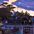 Photos: 初日の出を待つ初詣客 in 千光寺山ﾛｰﾌﾟｳｪｲ山頂駅・展望台